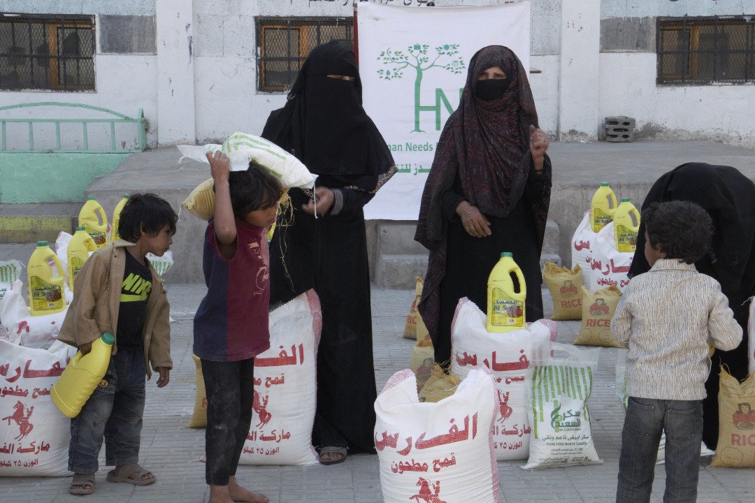 JafniZainal's tweet photo. Dua sahabat saya @ghalebalsudmy dan @AdelHa11 yang tidak pernah berhenti menyalurkan bantuan makanan kepada mereka yang memerlukan di Yaman.
#SaveTheChildren #YemenChildren #Donate #FoodAidBox #EndHunger #Peace4Yemen #StopWar #Yemen https://t.co/CT29jO6vnb