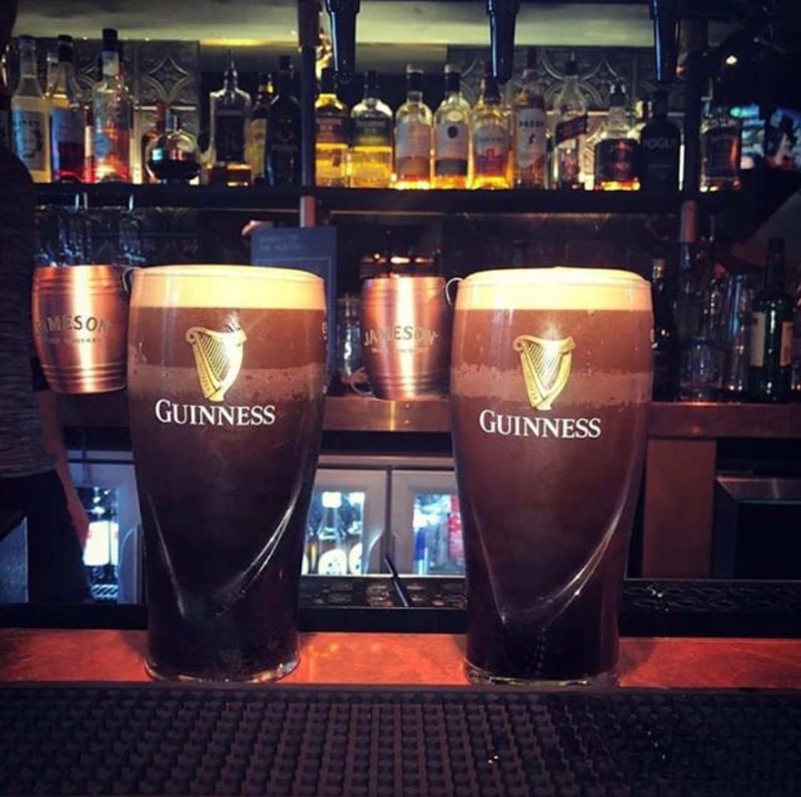Door477's tweet photo. First game today 2:15 kick off is Liverpool V Fulham also £2 Guinness and £1.50 Jamesons! With DJ, Karaoke and Live Music on the Sunday!! This St Patrick’s Day Makesure you celebrate with us!  #paddysday #stpatricksday #irish #liverpool #livemusic #guinness #food #craic #lfc https://t.co/9mI8f8ulXB