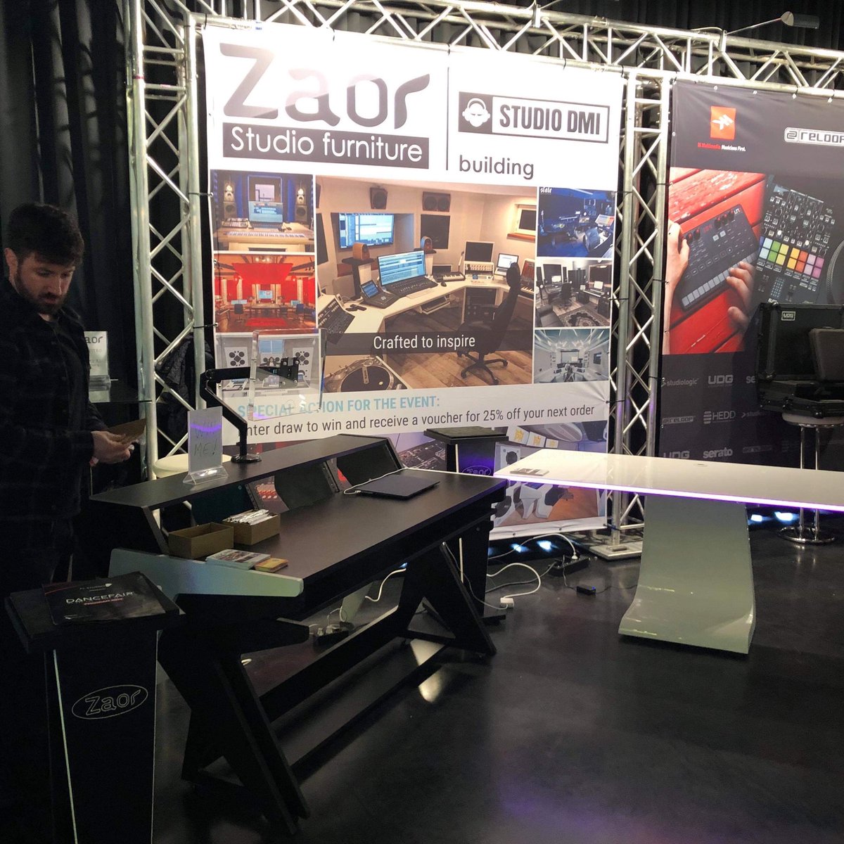 ZAORFurniture's tweet photo. Ready for day 2 at @Dancefair Utrecht💪
#dancefair https://t.co/WHZXbai4gc