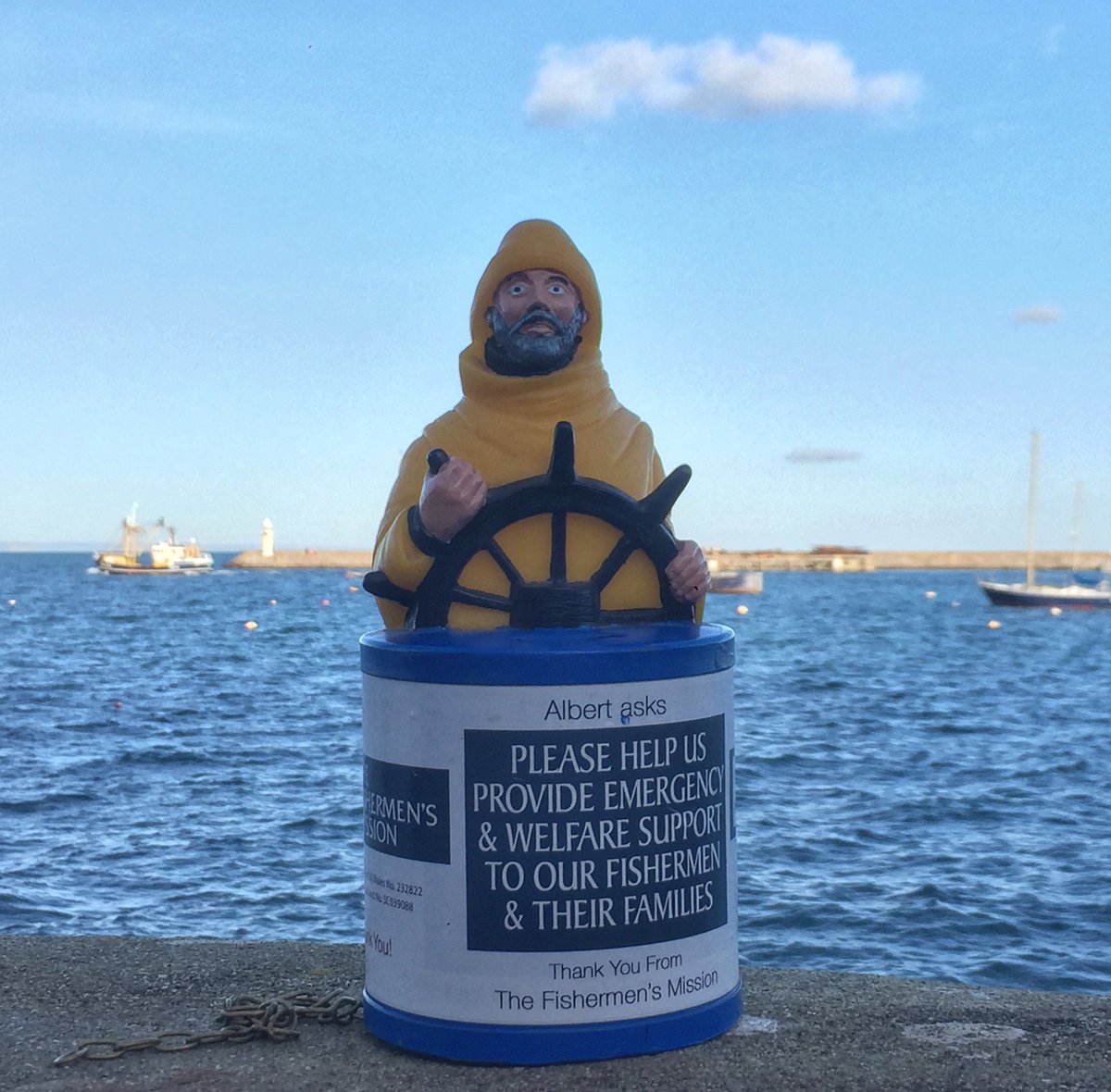 helenfishmish's tweet photo. Busy day @FriarsPride #fryit2019 promoting the work of @thefishmish, giving out #Albert collection boxes to #fishandchip shops and showing #catchoftheday #fish #fishmish @Girlyfishmonger @crazyfishlady76 @FishStock1 @FisheliciousUK @Brixhamfishmkt @SelveyLuke @YourFishingNews https://t.co/TvR5fPjKPf