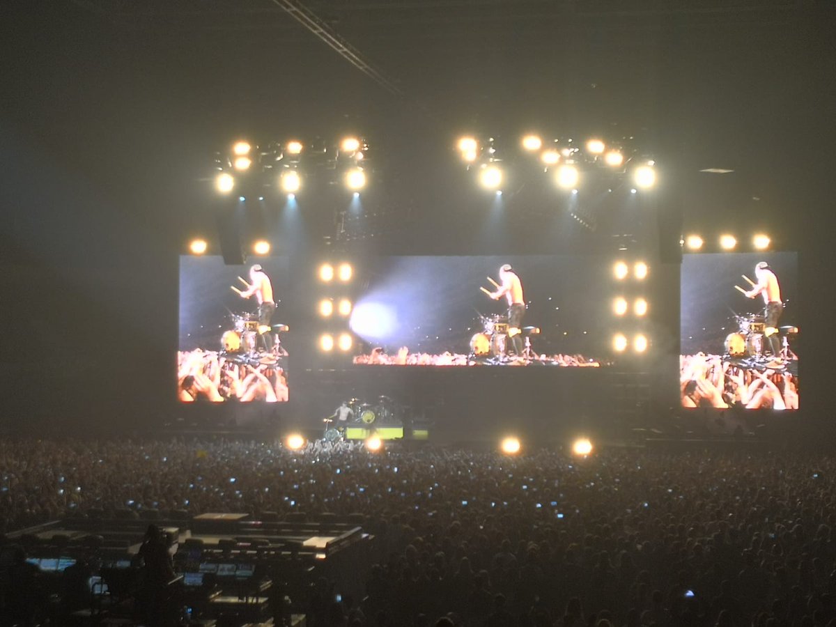 iriferga's tweet photo. Increíble ayer. Gracias por venir
#twentyonepilots https://t.co/npqacoNZpz