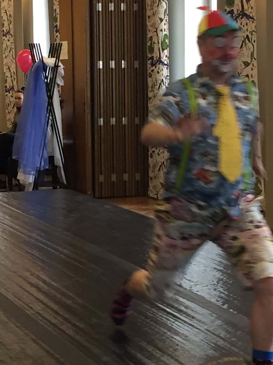 LiikutaLasta's tweet photo. Vekarafestis täydessä vauhdissa!! Hetkinen, kuka ihme tuossa etualalla on..!!??
#vekarafestis #liikutalasta https://t.co/98mkl6HgX1
