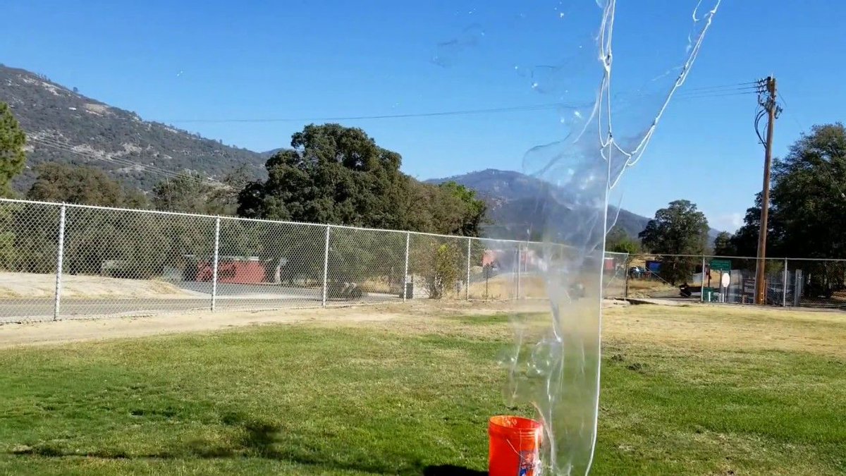JuggleOddballs's tweet photo. A beautifully fun bubble video! From the guys over at Bubbletopia https://t.co/6ZYiv9D6ph #bubble #bubbles #bubbletoys #bubbleologist #entertainer #entertainment #toys #bubbleshow #performer #performance https://t.co/mgORrzImUx