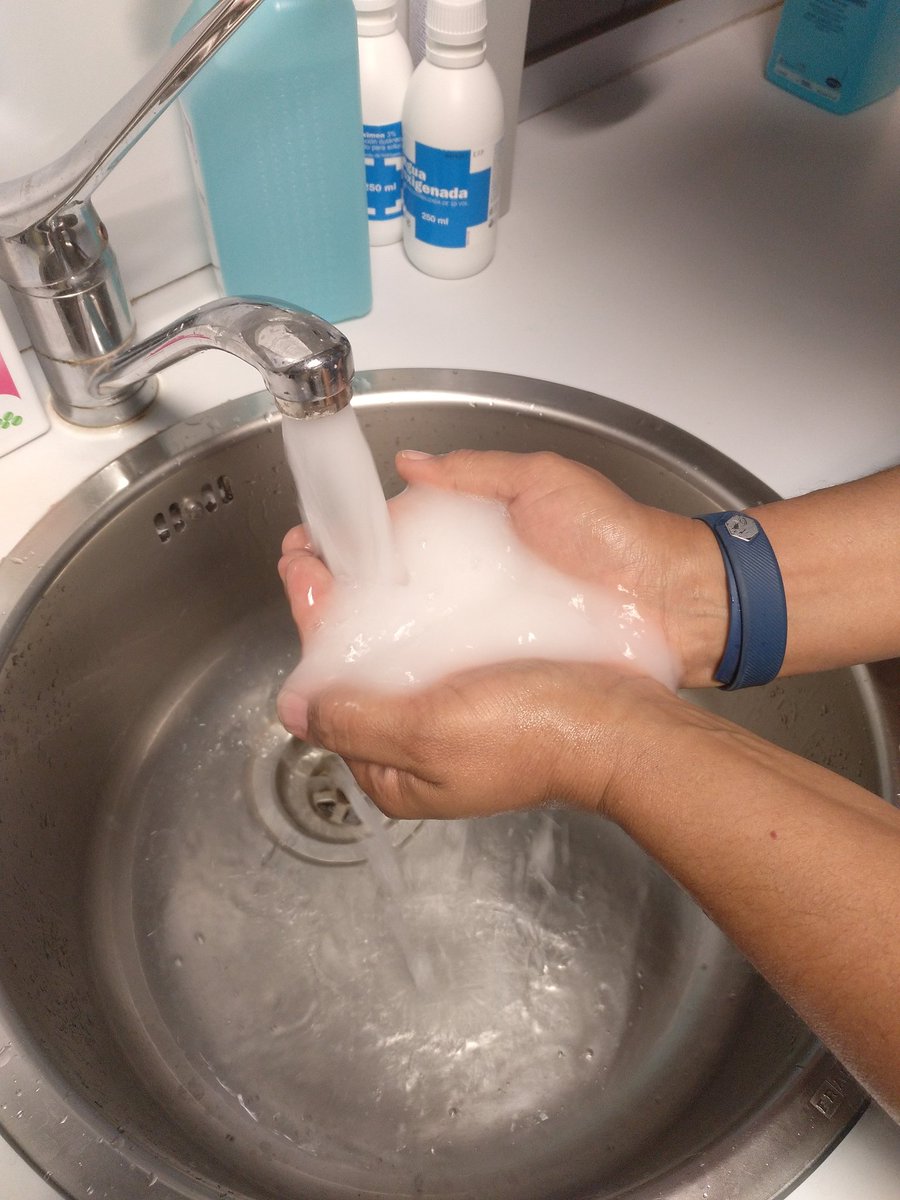urg_ptahierro's tweet photo. Hoy hemos hoy hemos amanecido con el agua así de blanquita en los grifos de urgencias.
Un poco de yuyu si que da.
Hoy los de las máquinas del vendin se forran, porque esto no se puede beber sin consecuencias. Seguro! https://t.co/Uo4eI9E0CY