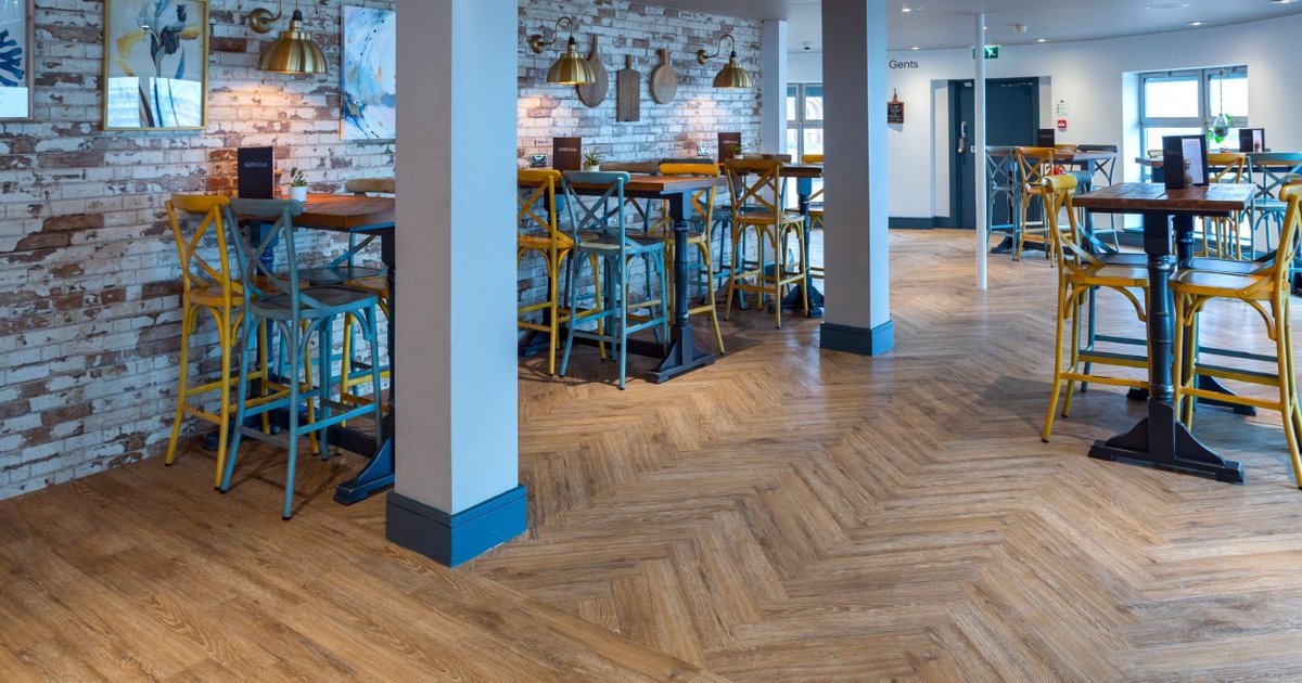 Another beautiful shot of our Pure Oyster Herringbone installed at the iconic Brighton Beach Club.
⠀
Credit: The City Pub Group ⠀
Designer Credits to: Pembrook Design Ltd & Bella Derrick Interiors⠀
⠀
#btnbeachclub #lvt #interiordesign #design #furniture #homedecor