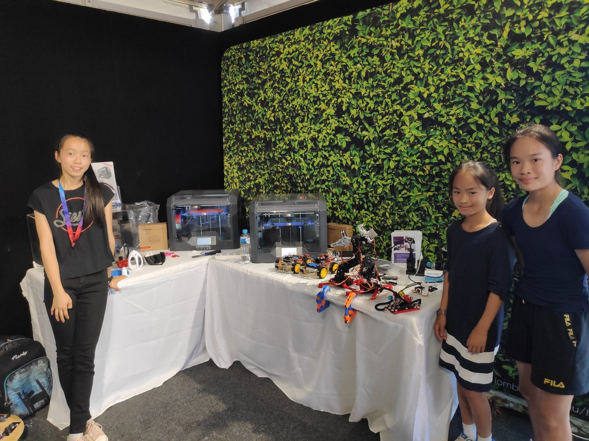 Imaginables3D's tweet photo. Our volunteer future young engineers from RealTimeLearning helping us out at the #f1melbourne #innovation hub showing of the #STEM projects they built with the help of their #Dremel #3D45
Great to see more girls interested in Engineering. Go Girls!!! https://t.co/7vGKRw0zW6