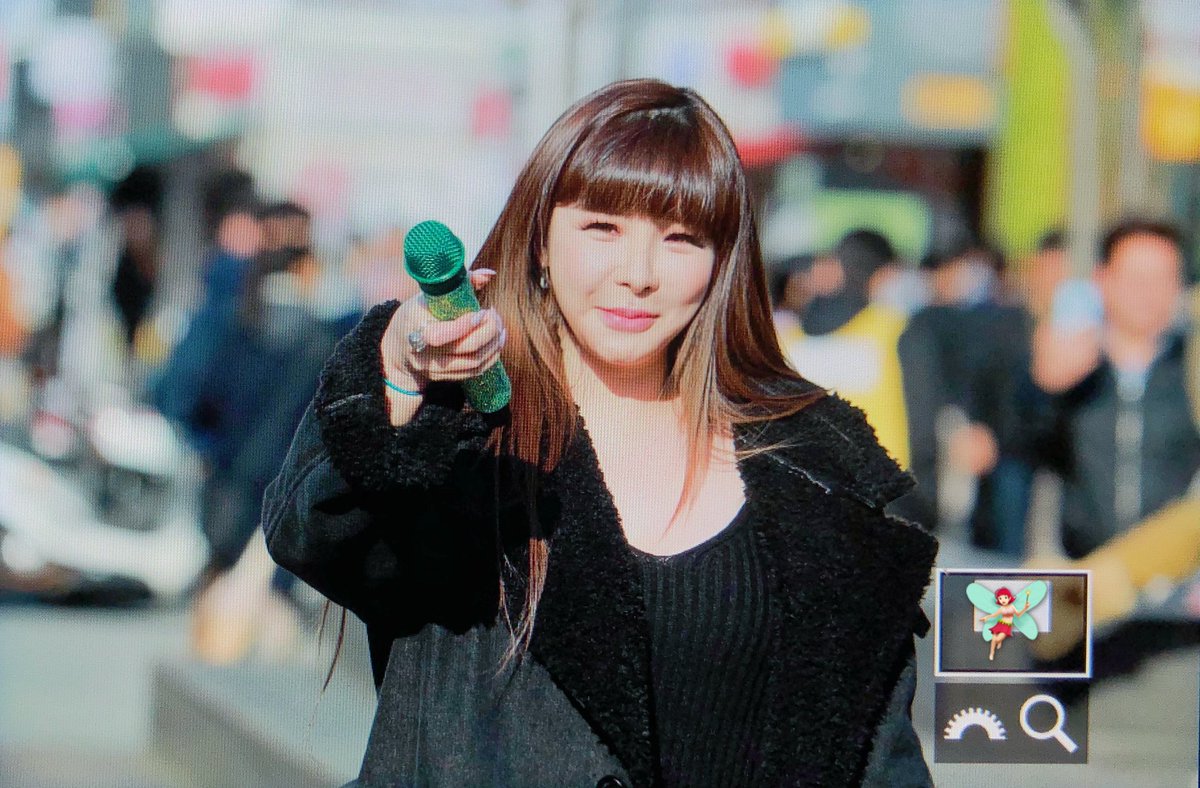 Firefly0324's tweet photo. 190317 버스킹

#박봄 
#bom 
#PARKBOM https://t.co/1XBYk7xyQZ