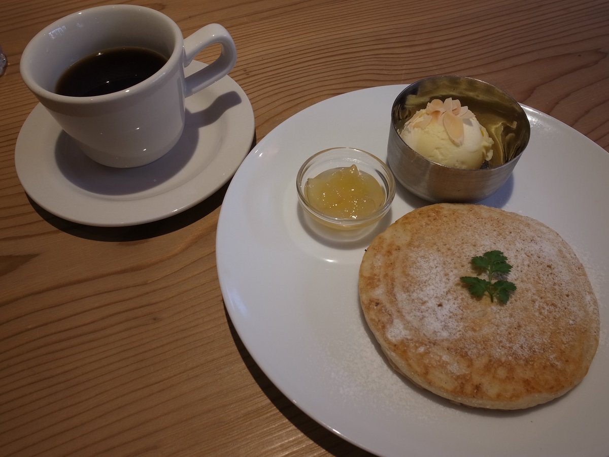 hiro_t_g7's tweet photo. #rusticcafe #パンケーキ #マリールウ https://t.co/IZQiIYNSvK