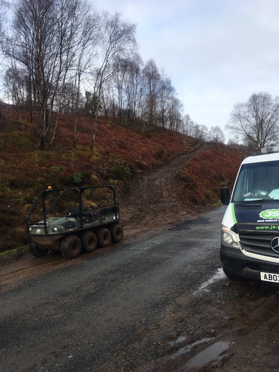 jackplantfitter's tweet photo. Van isn’t getting up the access track this morning! https://t.co/3jOFSZuNJP
