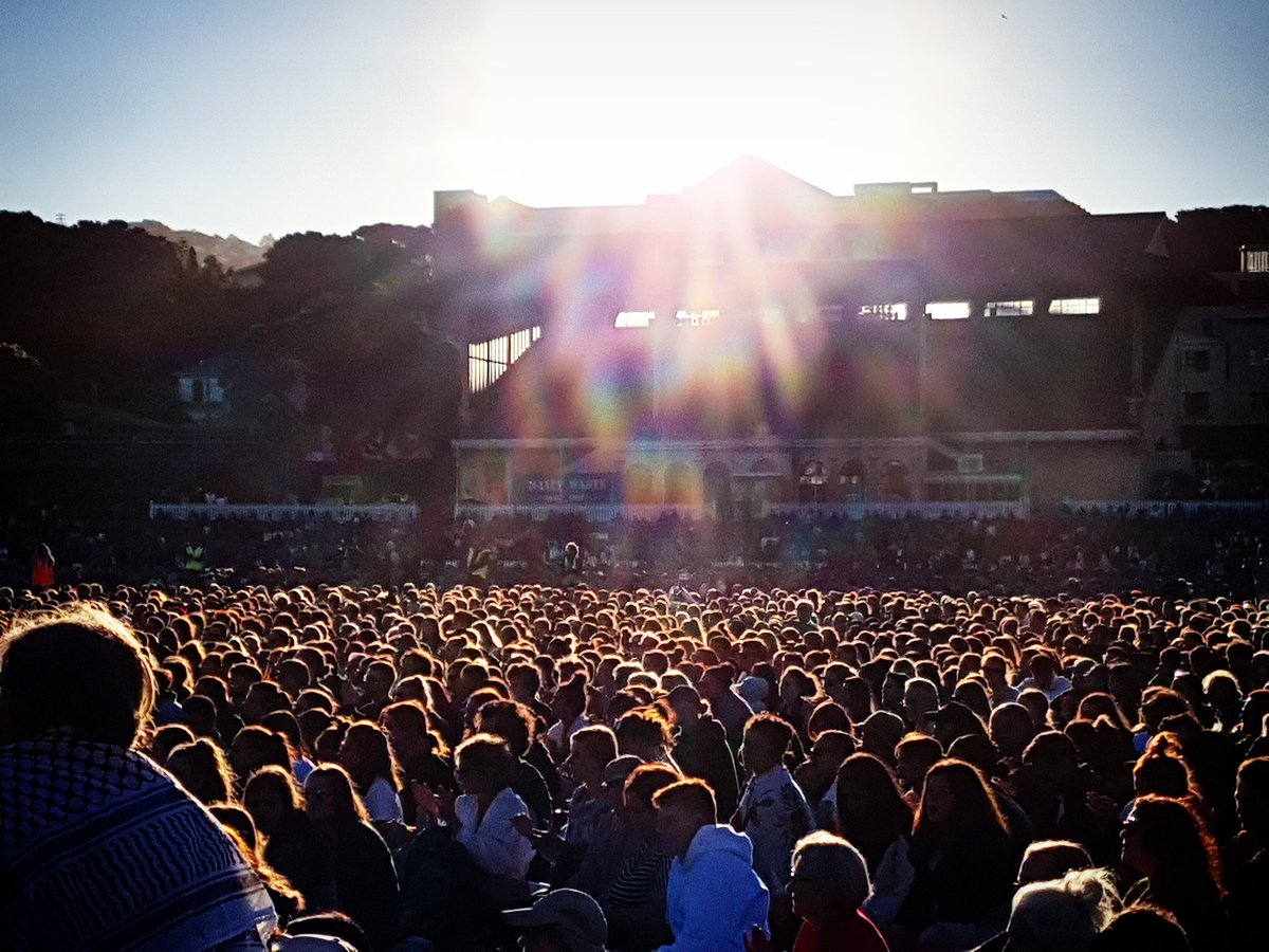 grid_mom's tweet photo. May the sun always shine on you, @newzealand .
Vigil for Christchurch terror victims, Basin Reserve, Wellington.
#ChristchurchAttack, #Christchurch, #ChristchurchTerrorAttack, #onelove https://t.co/7lKBXebWGV