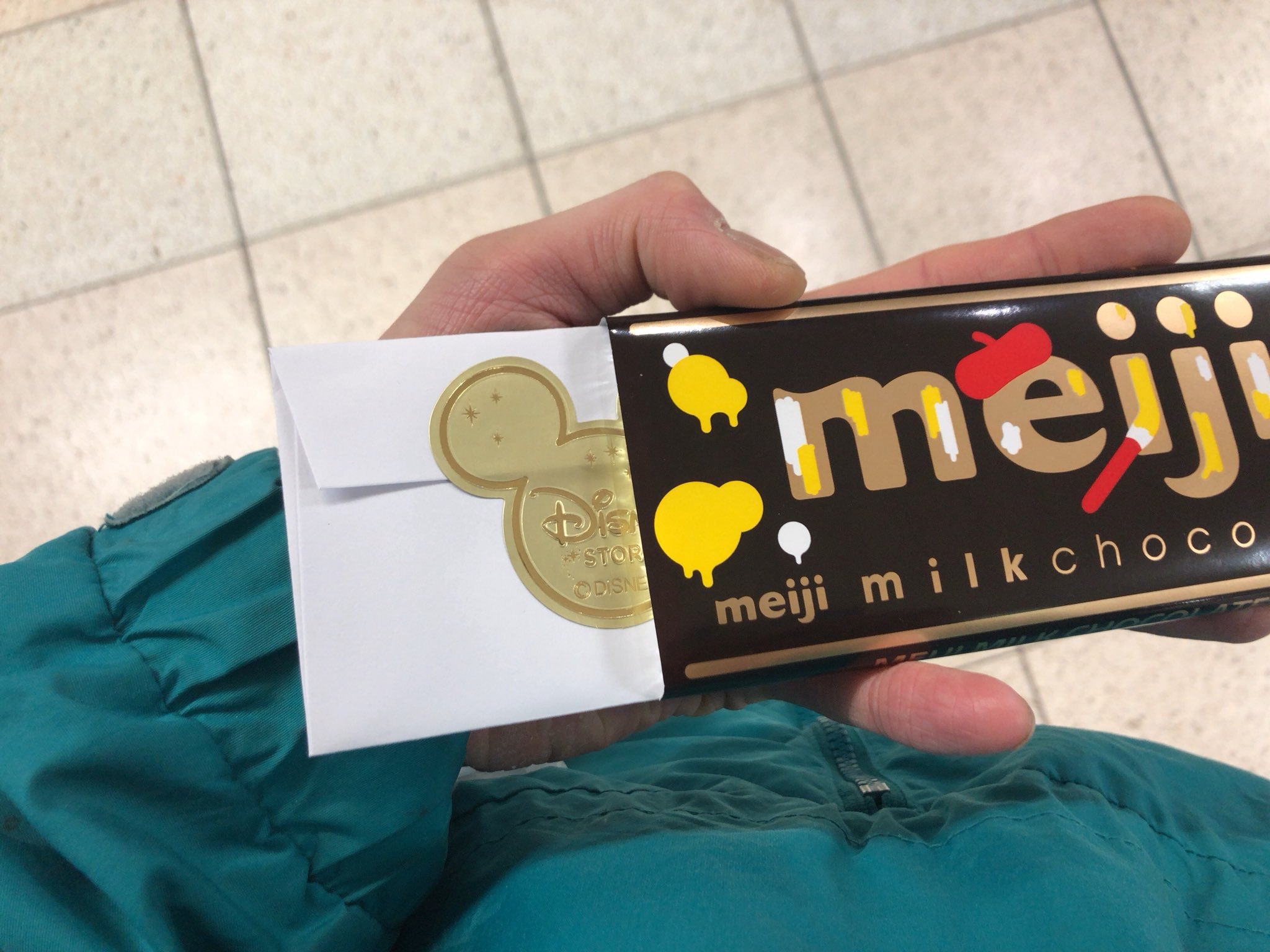 芋太郎 ホワイトデーはディズニーチケット忍ばせてチャーリーとチョコレート工場サプライズしました T Co Cbvxriitx8 Twitter