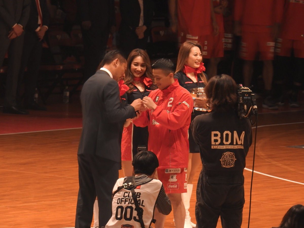 天皇杯バスケで3連覇を達成した千葉ジェッツ( @CHIBAJETS )さんが@「チャンピオンリング贈呈式」を開催! (2ページ目) Togetter 天皇杯バスケで3連覇を達成した千葉ジェッツ( @CHIBAJETS )さんが@「チャンピオンリング贈呈式」を開催! (2ページ目) Togetter