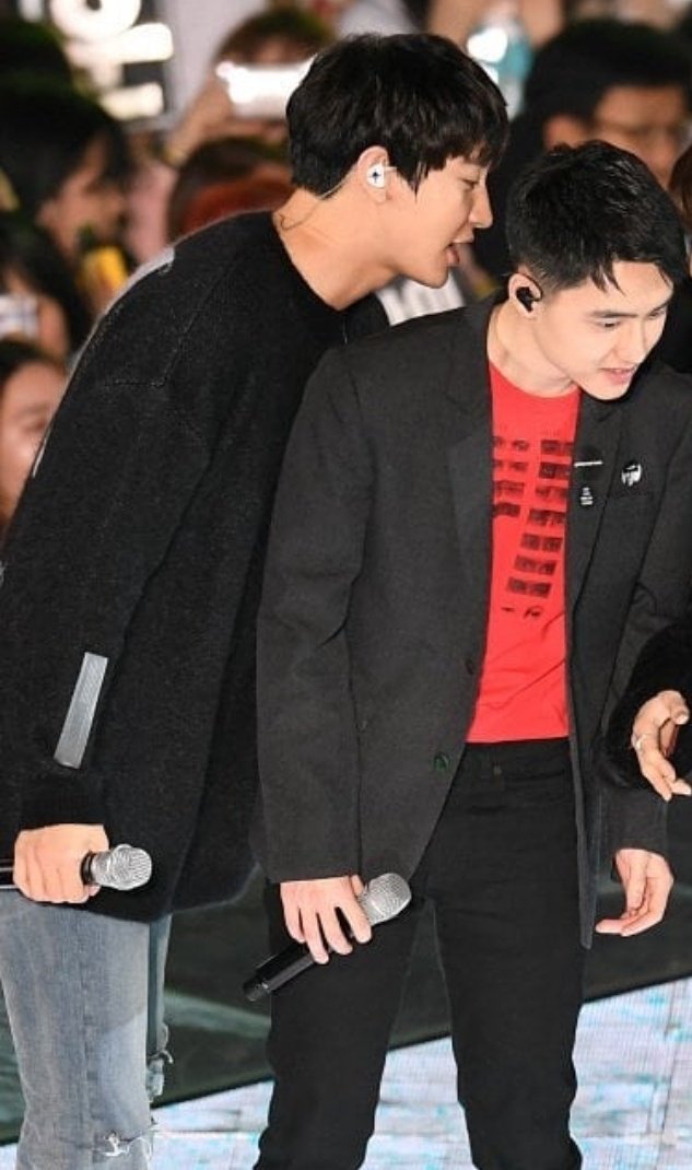 gigysoosoo's tweet photo. Look how sweet chansoo 😘😘
#TwitterBestFandom 
#TeamEXO 
#SoompiAwards 
@weareoneEXO https://t.co/uRoK2kgajT
