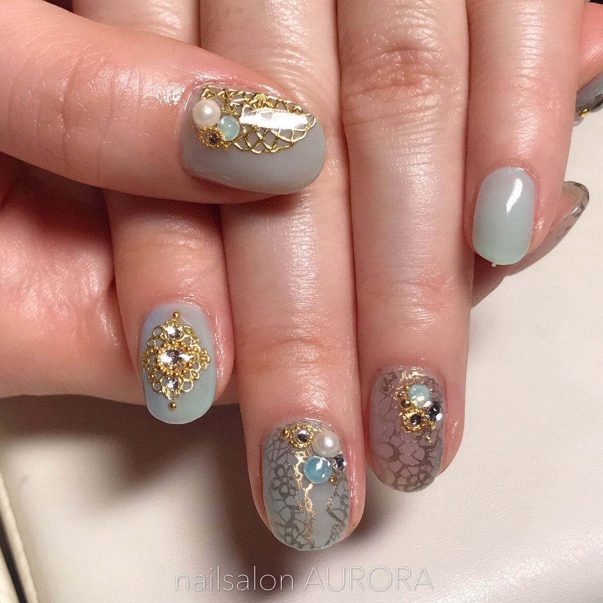 ﾈｲﾙｻﾛﾝｱｳﾛﾗのﾁﾛﾙ A Twitteren 宝塚花組公演 Casanova からイメージしたネイルです 明日海りおさんのお衣装と仙名彩世さんのパールのネックレスからデザインしました レース部分は シールとスタンプの併用でゴージャスな雰囲気を出しています