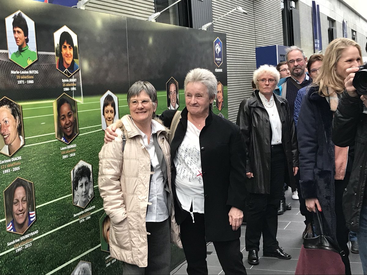 BabetteBougeard's tweet photo. @pgb51 @VilledeReims @GrandReims #MUSEEDESBLEUES grand moment dans la ville où @equipedefrance est née Michèle Wolf Gigi Souef Renée Delahaye @DominiqueCrochu @LGEF_officiel @FFF @StadeDeReims @MillagouJerome @ELoisel27 @WRenard @amandinehenry6 Merci les #U70 ! https://t.co/OScuIHxC5g