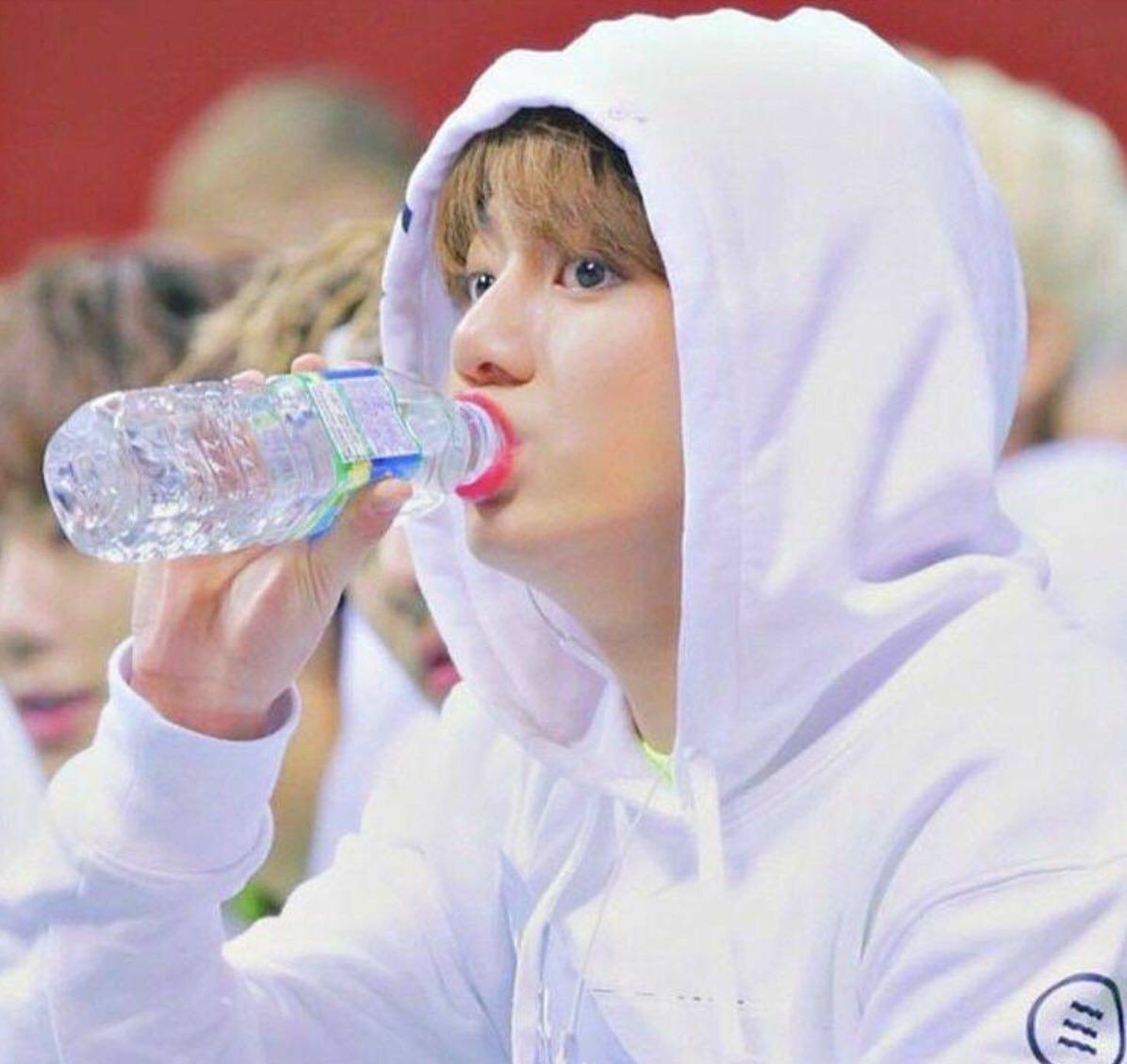 cherrygukv's tweet image. 𝚃𝚑𝚒𝚛𝚜𝚝𝚢 𝚔𝚘𝚘𝚔 𝚒𝚜 𝚒𝚗 𝚝𝚑𝚎 𝚑𝚘𝚞𝚜𝚎
#thethread #TwitterBestFandom #TeamBTS #SoompiAwards @BTS_twt