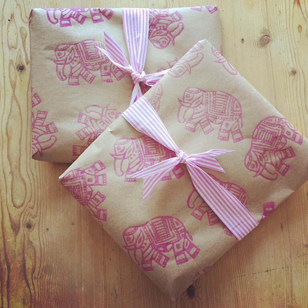 hare_sage's tweet image. Two little birthday packages #prettypackaging #ribbons #sagehare #luggagelabels #handprinted #pinkelephants