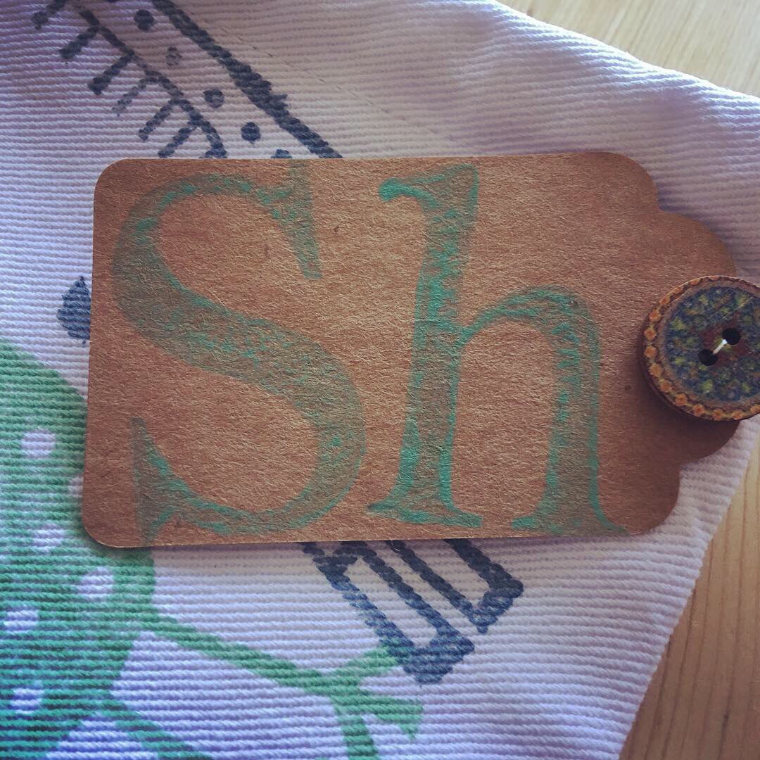 hare_sage's tweet image. Two little birthday packages #prettypackaging #ribbons #sagehare #luggagelabels #handprinted #pinkelephants