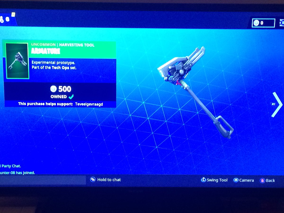 gamer_drawing's tweet photo. @TeVeelGevraagd Helaas kon je maar 4 foto’s plaatsen, want ik heb ooknog een stropop backbling gekocht en de OP emote waarmee je kogels kan ontwijken 
(iets van de Sholan-Situp) en de pikskin. https://t.co/aBtvD7hjQH