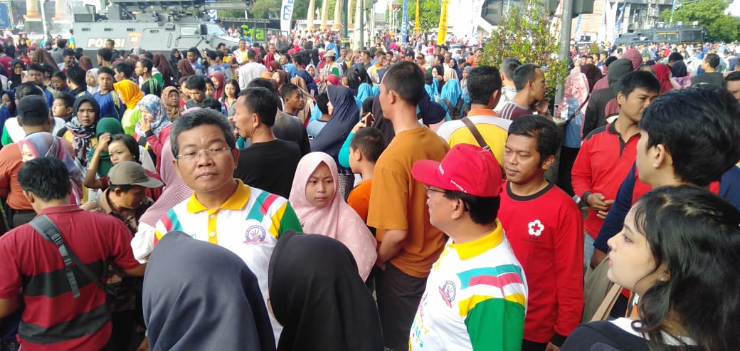PMI Sragen berpartisipasi memeriahkan acara Millenial Road Safety Festival di Alun2 Sragen. Plt. Ketua PMI bersama Pegawai PMI Dan Relawan turun langsung memeriahkan bersamasyarakat (17/3/19)