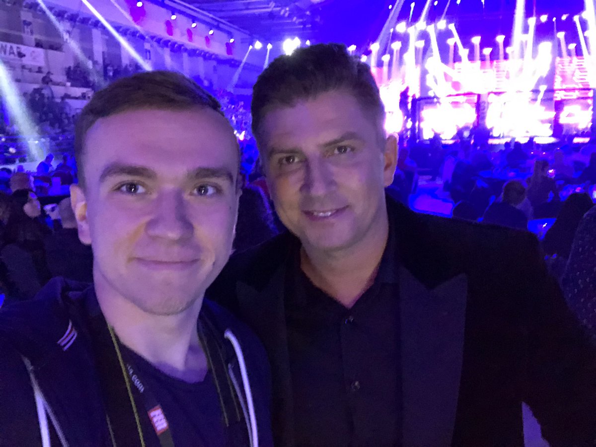 KubaJedryka's tweet photo. Gala #fen24 i kolejna próba dziennikarstwa w moim wykonaniu. Wkrótce chciałbym rozpocząć nowy projekt. Z tego miejsca dziękuję za rady mojemu idolowi w świecie dziennikarstwa @BorekMati. https://t.co/T8S9fwp00b