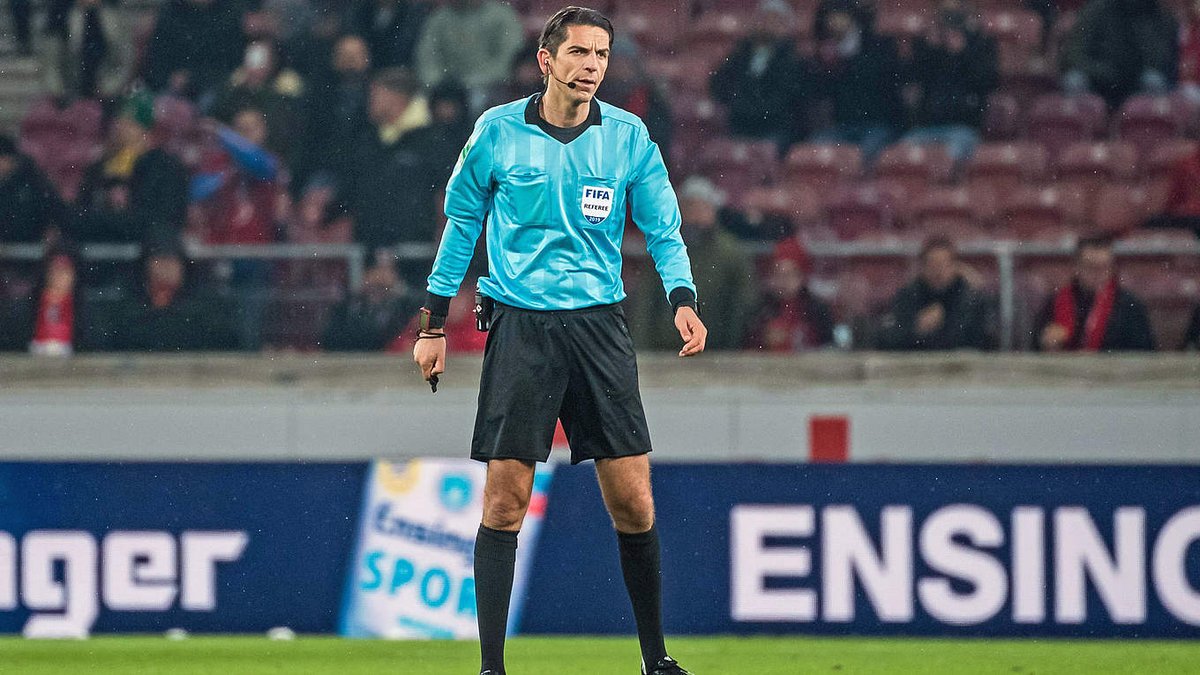 sr_ansetzungen's tweet photo. So. 17.03.2019 | Bundesliga 
Bayer Leverkusen - Werder Bremen 
SR: Deniz #Aytekin 
SRA: Christian #Dietz 
SRA: Eduard #Beitinger 
4O: Christian #Leicher 
VA: Günter #Perl 
AVA: Patrick #Alt 
#B04SVW https://t.co/j8YmX7zFBG