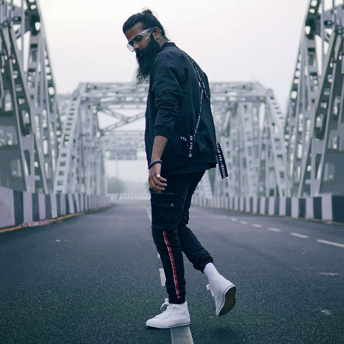 #Cargo pockets on #jeans? Genius! Announce your bold personality without uttering a single word. What do you think about this style? 
Shop for men's style here: buff.ly/2TiGxve 
.
.
#STYFI #ootdmen #denims #menswear #mensfashion #bottomwear #kultprit