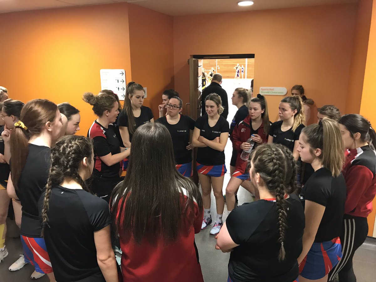 CSGNetball's tweet image. Merched yn paratoi am y gem cyntaf @WelshNetball Girls getting ready for the first game #PresidentsCup