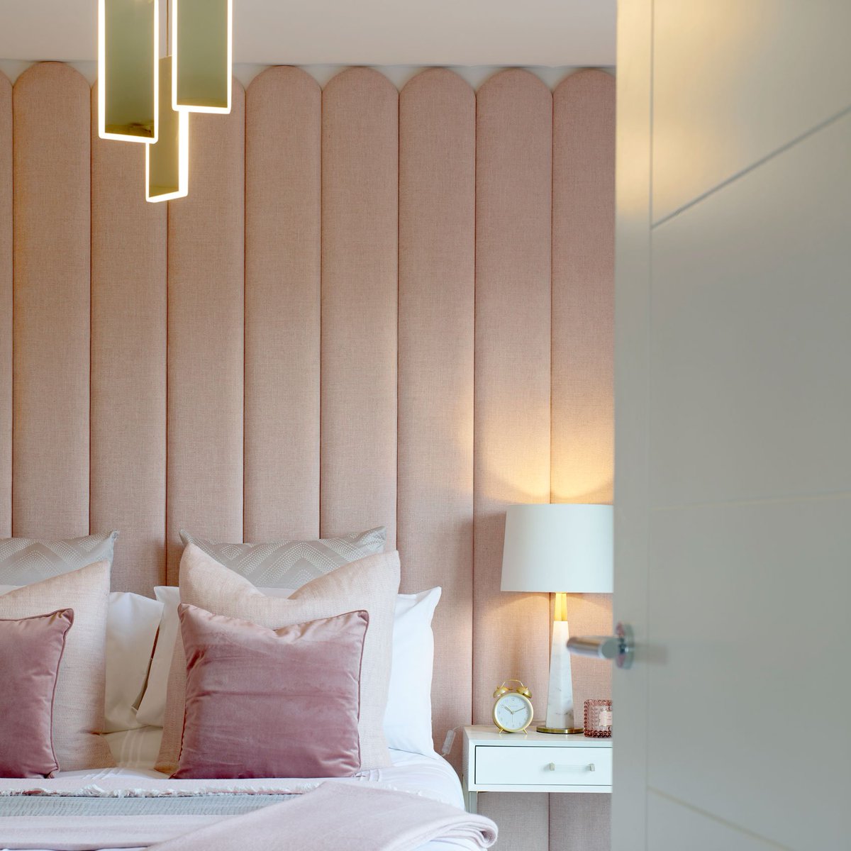 int_by_abode's tweet photo. Calm, modern master bedroom with a retro twist
#interiorinspiration #interiordesign #showhome #interiorstyling #colour #pink #retro #bedroomdecor #bedroom #interior #showhomedesign #headboard #inspire #cushions #brass https://t.co/lW3BUN5euf