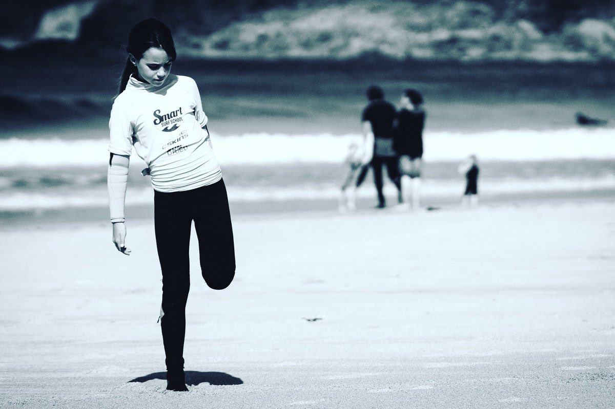 smartsurfschool's tweet image. Stand on one foot and try to keep your balance. Now stand on the other foot and try to keep your balance (with your eyes shut) daily #smartsurf #improvebalance