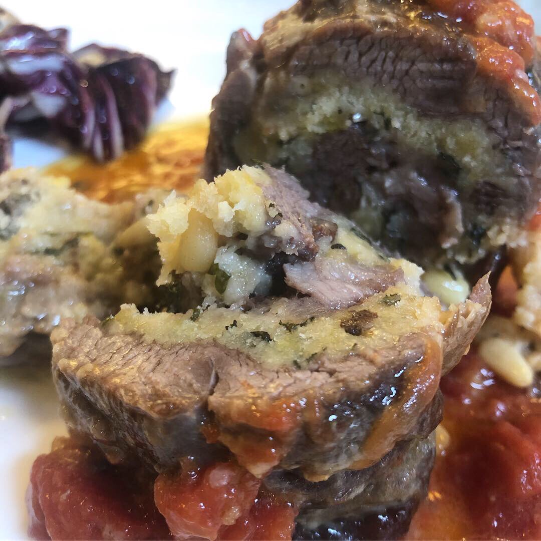 TDigested's tweet photo. Love—rolled up!!!
#rotolo #agnello #stuffedlamb #lambshoulder #radicchio #tuscanfood #italianrestaurant #foodculture #authenticitalianfood #foodhunter #foodblogger #theworlddigested
#ロトロ #ラム肉 #マトン #ラディッキオ #松の実 #トスカーナ料理 #トラットリア #郷土料理 #食文化 https://t.co/qMLFPp45Lk