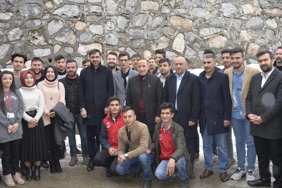 Geleceğimizin teminatı genç kardeşlerimizle bir araya geldik. Gençliğe dair projelerimizi kendilerine anlattık. Kıymetli fikirlerini aldık. Gençlerimizi seviyoruz fikirlerini önemsiyoruz.