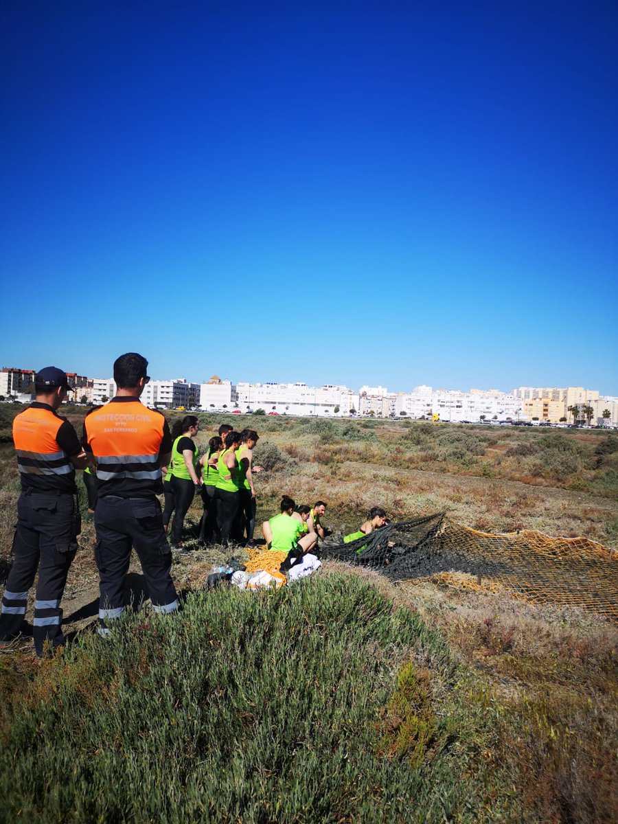 sanfernandopc's tweet photo. Ayer por segundo año colaboramos con la organización para cubrir parte del terreno en la Basilisk Wild Race, por los senderos y marismas del Carrascón. Hemos contado con 15 voluntarios, un vehículo tipo ATV y 5 camillas para posibles extracciones por el fango. #Proteccioncivil https://t.co/6K03WrufsF