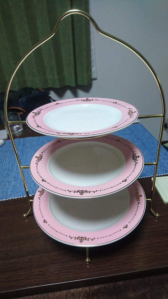 お嬢様方に朗報ですわ ニトリならアフタヌーンティー用の素敵なプレートスタンドが500円で購入できましてよ Togetter お嬢様方に朗報ですわ ニトリならアフタヌーンティー用の素敵なプレートスタンドが500円で購入できましてよ Togetter