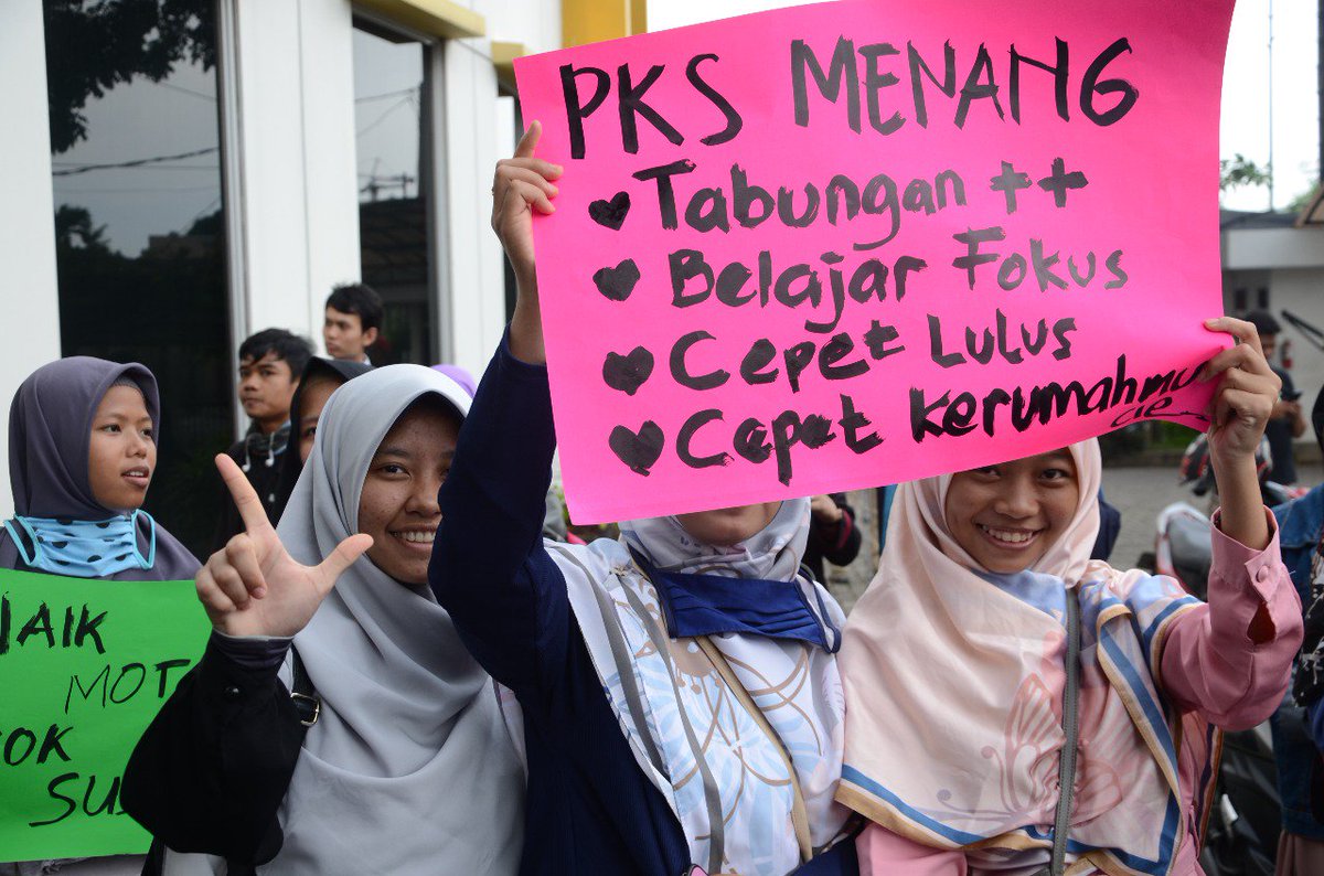 SIANG TADI KANTOR DPP PKS DIDEMO MILENIAL?? ADA APA INI ?? 

Walah, ternyata mereka rame-rame geruduk kantor DPP PKS untuk menyatakan dukungan kepada PKS di Pemilu 2019. Bikin kaget aja 😂

Jadi, fix #17AprilPilihPKS