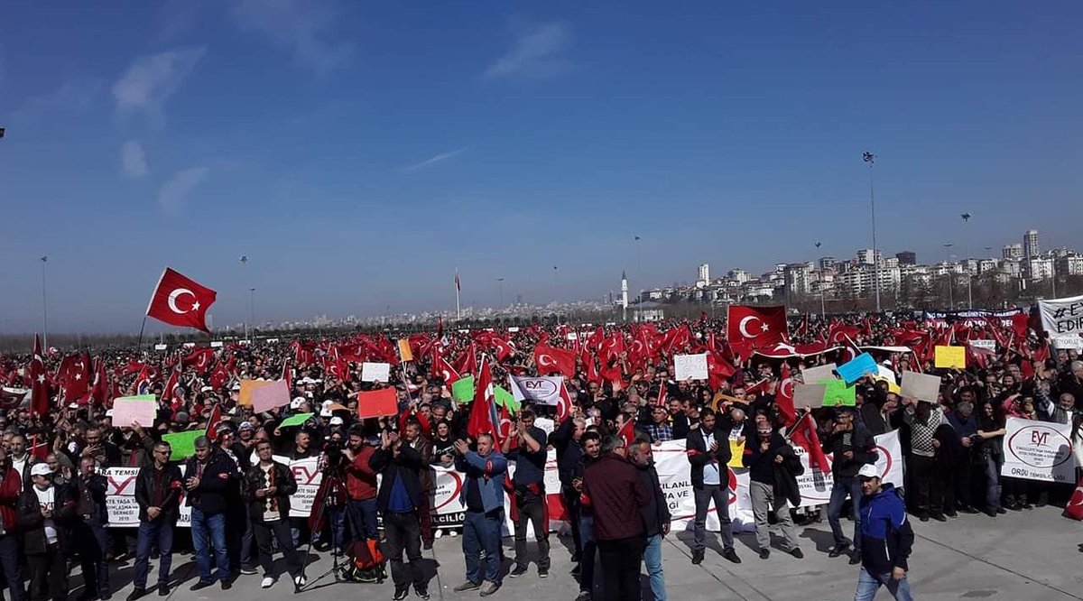 Sallanan sadece bu meydan değil!!!
Sesimizi duymayanlarin koltuklarida sallaniyor..
#EytİstanbuluSallıyor