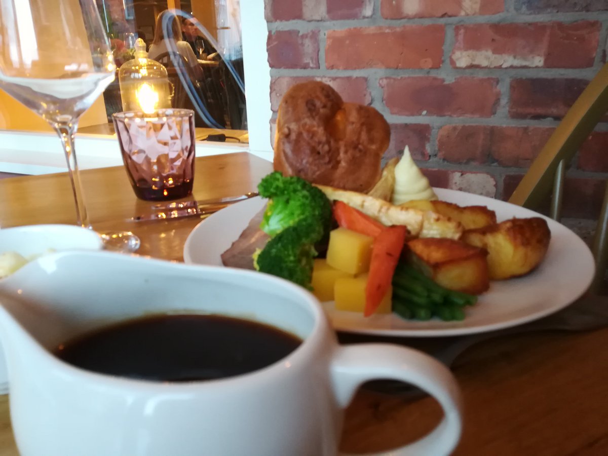 🍖Today we have Roast Beef, Roast Turkey &amp; Honey Roasted Ham with ALL the trimmings.. as well as our Waterside Menu
£12.95 per person
Between 12pm - 5pm
Come on down today!
🍖