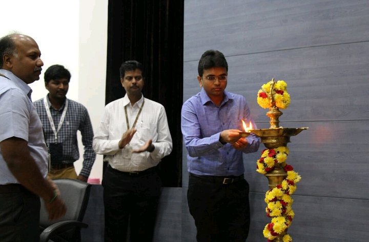 2k19Sus's tweet photo. #INIAC#lamplightening#Ideathon#VIT#jury#team#problemstatements#idea#solutions https://t.co/s0tKIjg9HW