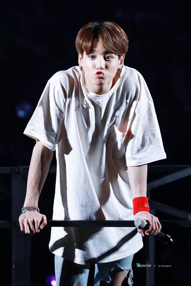 ryan250320031's tweet photo. Đón nhận tình yêu của anh và tiếp tục cố gắng nào.                    #TwitterBestFandom                #soompiAwards                      #teamBTS @BTS_twt https://t.co/Cz12aMKjfF
