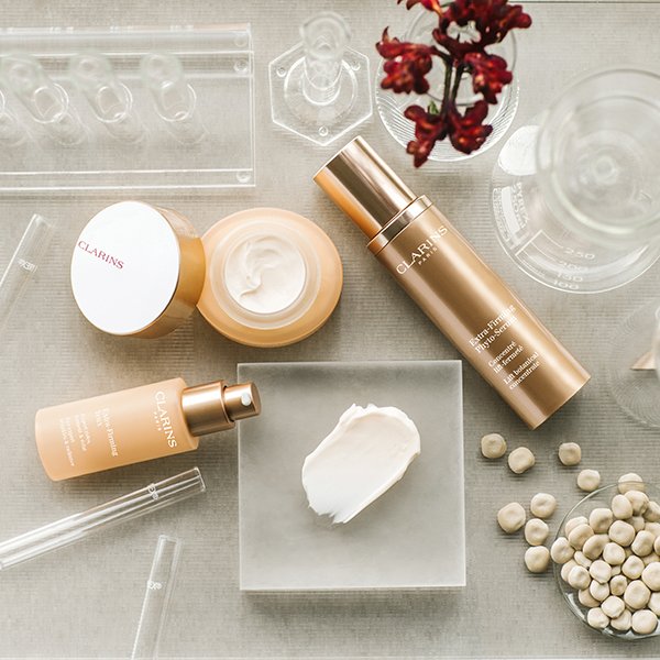 clarins_uk's tweet photo. The Extra-Firming collection has returned with NEW Extra-Firming Phyto-Serum & Eye, our power lift duo for an immediate tightening effect whilst skin appears visibly lifted every day. Put the spring back into your skin with #ExtraFirming! Discover more: https://t.co/VruQrsAnqX https://t.co/hMhF51ONxo