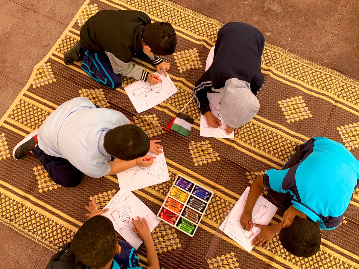 ALASIMAUAE's tweet photo. مدرسة العاصمة تحتفل بـ #يوم_الطفل_الإماراتي بمشاركة من جهات المجتمع المحلي والمعلمين والطلبة، نشكر نادي بني ياس الرياضي وإدارة الشرطة المجتمعية ومؤسسة مواصلات الإمارات على حضورهم ومشاركتهم الفاعلة https://t.co/OZMpuTKwh9