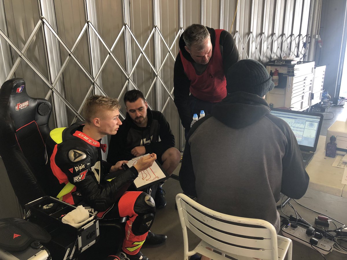 OfficialBSB's tweet photo. Bit of a debrief for rookie @RyanVickers_21 - he was top ten at Monteblanco for @LeeHardyRacing #PortimaoBSBtest https://t.co/Rs121j311f