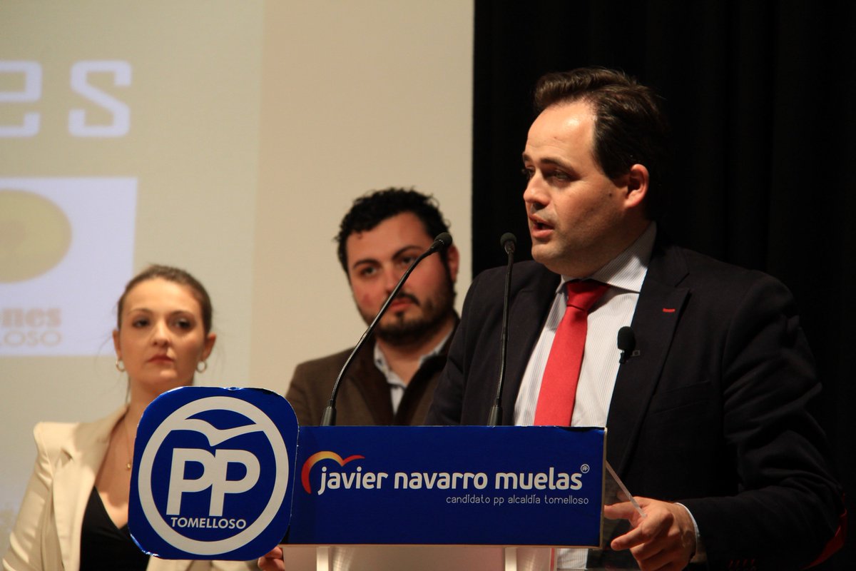 📚 El grado profesional del conservatorio de #Tomelloso será una realidad cuando sea presidente de Castilla-La Mancha.

🎩 Así trasladé anoche esta propuesta importante para la ciudad en la VI Gala Generaciones, organizada por <a href="/NNGGTomelloso/">NNGG de Tomelloso</a>.