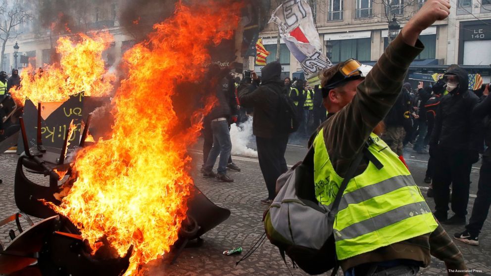 ABC's tweet photo. France cleans up Champs-Elysees after yellow vest rioting. https://t.co/9CGv3HgDDI https://t.co/7OPCYKDu24