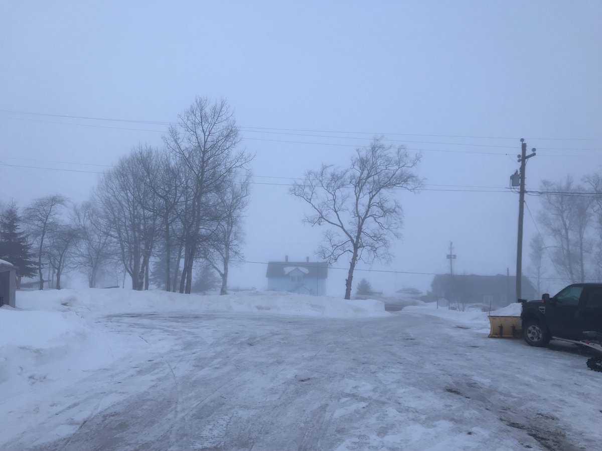 LakeLandNL's tweet photo. Acts of humanity with our neighbour from south of the border and visitors from Nova Scotia
#couples #wintersports #travelphotography #bucketlist #environment #Wilderness #wildlife #snow #snowmobile #qualityoflife #winter #landscape
#winterfun #frosbite #scenes #ExploreCanada https://t.co/t1IRnXQpas