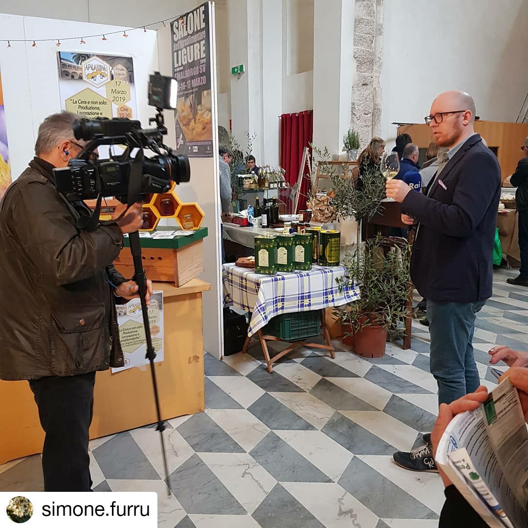 Ci siamo! oggi al #saloneagroalimentareligure 
dalle 15 assaggi dimostrazioni con i ristoranti #liguriagourmet 
non mancate! #cciaarivlig #miele
facebook.com/liguriagourmet/
foto 1 programma 2 <a href="/oscarpuntel/">oscarpuntel</a>  @TgrLiguria  ieri allo stand #apiliguria