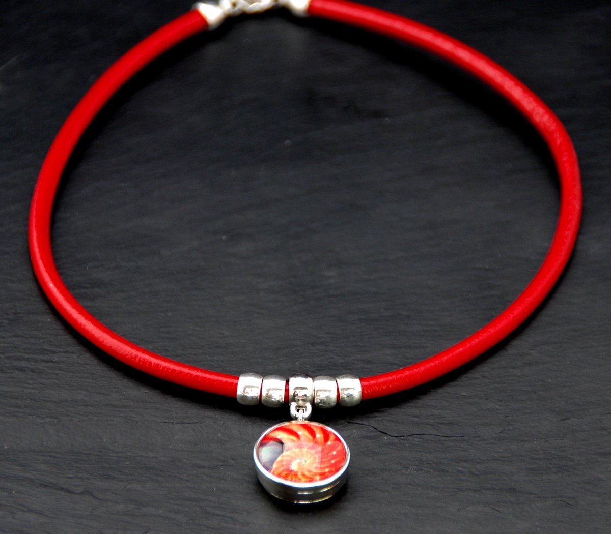 Red Leather Choker Snap Pendant Snap Jewelry
etsy.me/2Y3Ijmz 
#snapjewelry #leathernecklace #redleather #red #bohochoker #yes #girls #fashionjewelry #etsy #etsyseller #etsyscout #monibu #monibuSnapJewelry