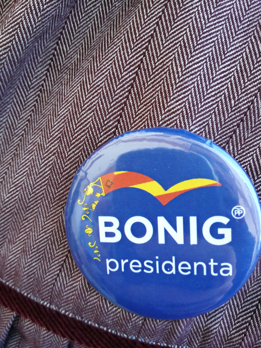 visoben's tweet photo. Recibiendo a la Presidenta del @ppcv y próxima Presidenta de la Generalitat Valenciana @isabelbonig. Ella ya tiene su chapa de #BonigPresidenta. https://t.co/FRRXDdJRXL