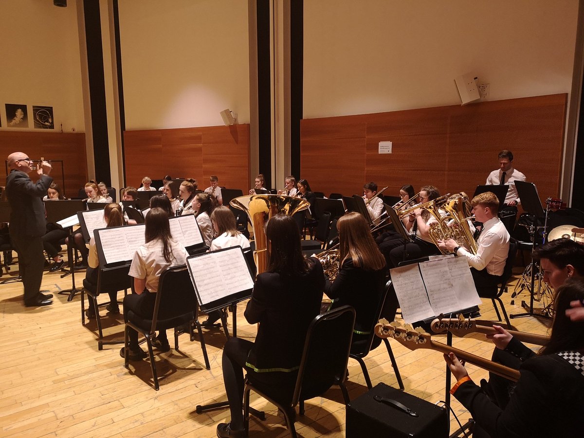 Warm up is well under way in Perth for the SCBF Finals today. #scbf @LarkhallAc