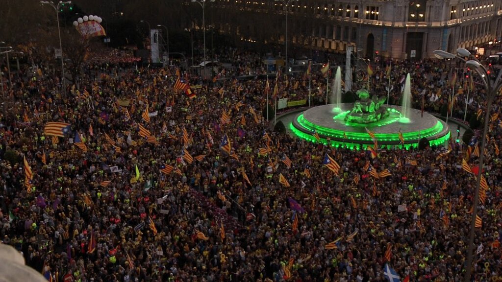 ideiazabaldu's tweet photo. Que ningún lider destacado de Podemos o IU participará en la multitudinaria manifestación de ayer en Madrid a favor del derecho de autodeterminación y en contra del juicio farsa contra el independentismo nos da una idea de en que parametros se situan estas dos organizaciones: R78 https://t.co/QfBLURtf3P